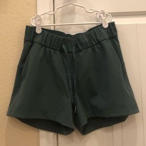 LuLuLemon On The Fly Short Size 6 Green Worn Once